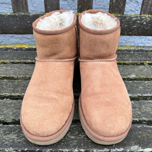 UGG Classic Chestnut Minis - Picture 1 of 5